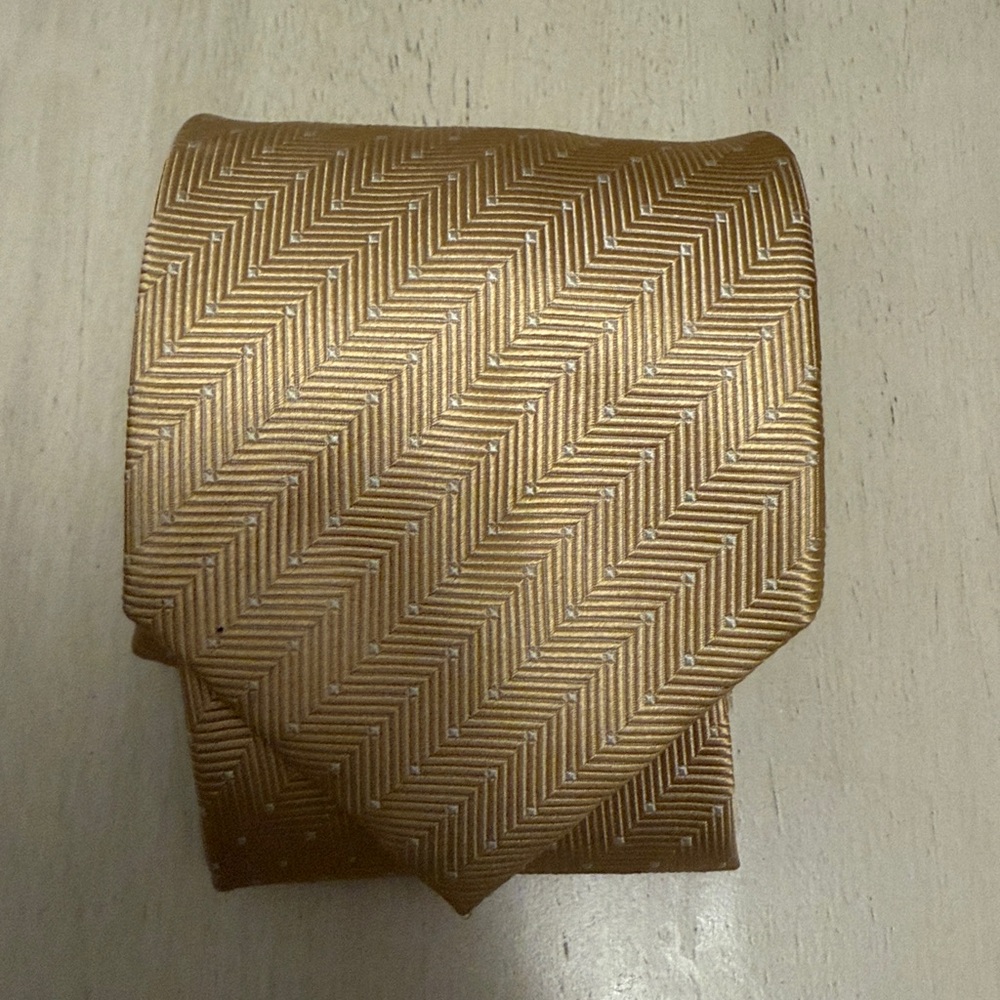 Vintage Men’s Liz Claiborne Gold Herringbone Silk Tie – 100% Imported Silk